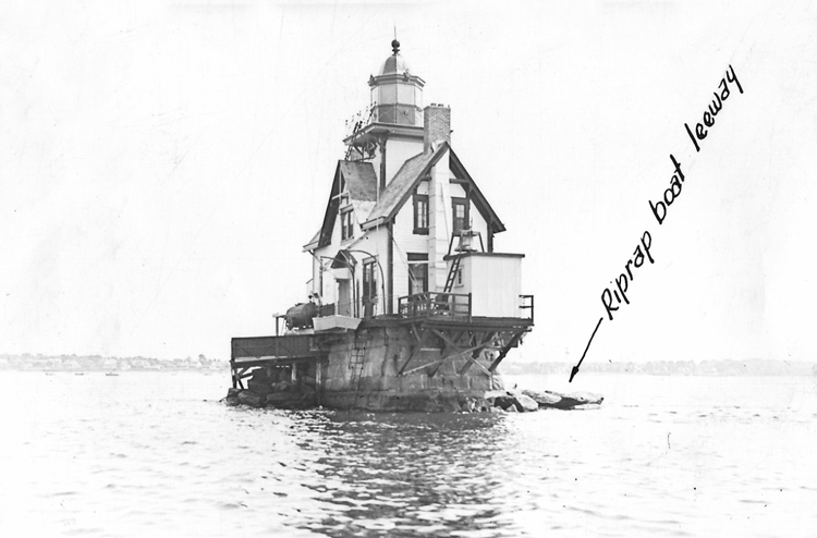 Bullock Point Lighthouse, Rhode Island at Lighthousefriends.com