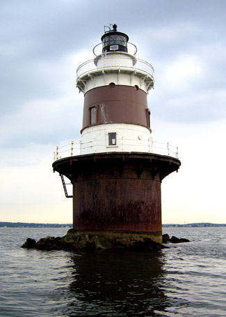 Peck Ledge Lighthouse, Connecticut at Lighthousefriends.com